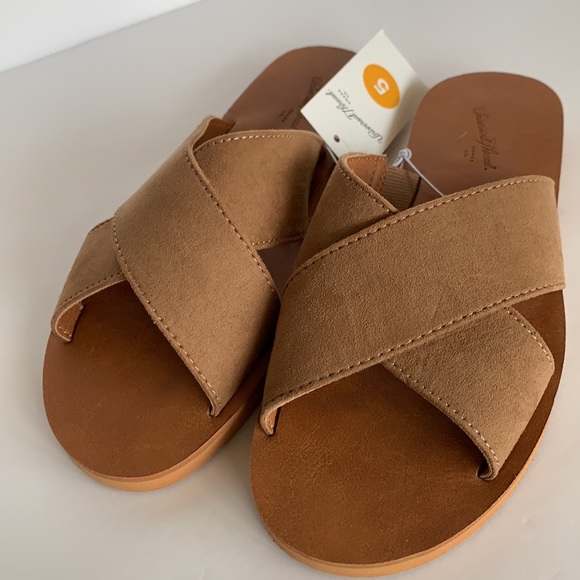 💥SALE! $10 or 3/$19 Universal Thread Vegan Suede Sandals - Picture 5 of 10